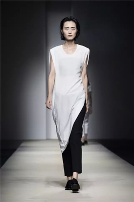 《纺织服装周刊》聚焦 日用品销售新趋势与渠道变革