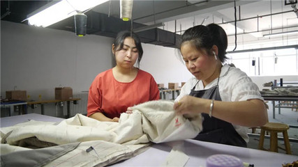 霍尔果斯 纺织服装产业与日用品销售双轮驱动，打造区域经济新引擎